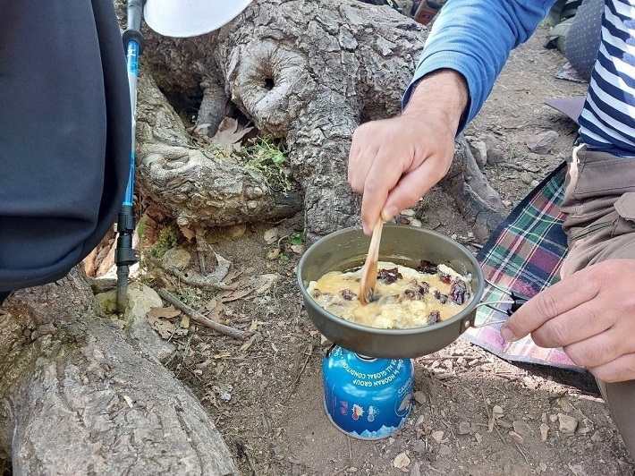 گروه خانوادگی شهید طهرانی مقدم – صبحانه لذیذ در دل کوه